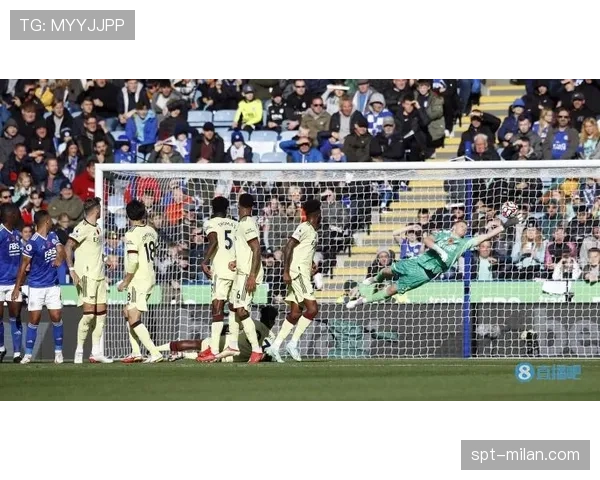 战术板:阿尔特塔如何通过调整边后卫站位,限制住了维尼修斯的发挥